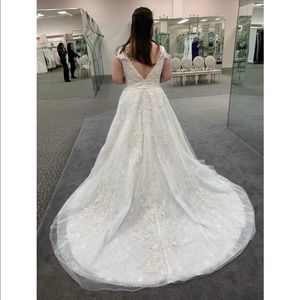 IVORY WEDDING GOWN -NEW!! Sz: 14